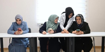eski_kusaklar_akilli_telefon_kullanmayi_derslerden_ogreniyor_1711392860_0344.jpg