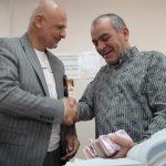 borclari_toplamak_6_saat_surdu_veresiye_defterini_alip_600_kisiyi_borctan_kurtardilar_1712572087_4787.jpg