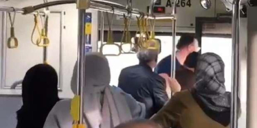 iett_otobusunde_yolcu_ile_sofor_arasinda_cikan_tartisma_yumruklu_kavgaya_donustu_1711998848_7029.jpg