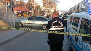 otomobil_kullanan_kiz_arkadasinin_bogazini_bicakla_kesti_1712258719_3747.jpg