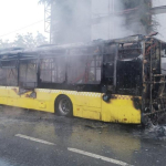 sultanbeylide_seyir_halindeki_iett_otobusu_alev_alev_yandi_1713672366_6429.jpg