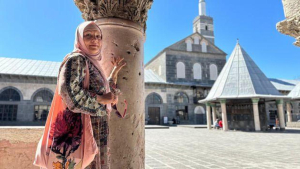 ukraynadan_tur_rehberi_olarak_geldigi_diyarbakirda_musluman_oldu_1712216098_2219.jpg