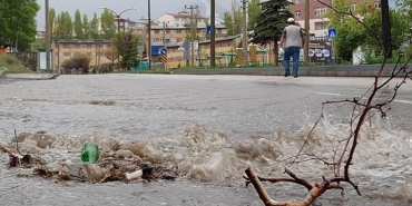 erzurumda_saganak_ve_dolu_etkili_oldu_1715532111_1481.jpg