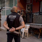 izmirde_tefeci_operasyonu_40_gozalti_1716382501_8304.jpg