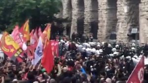 polisten-1-mayis-talimati-gazetecileri-supurun-deniz-zeyrek