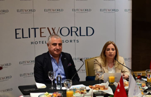 1740563389_EliteWorldCEOsu_Orkun_Petek__i_ve_Sat__s_ve_Pazarlamadan_Sorumlu_Y__n._Kur.___yesi_Emel_Elik_Bezaroglu