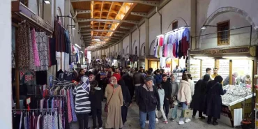 tarihi-kapali-carsi-da-bayram-hareketliligi-18472021_amp.jpg