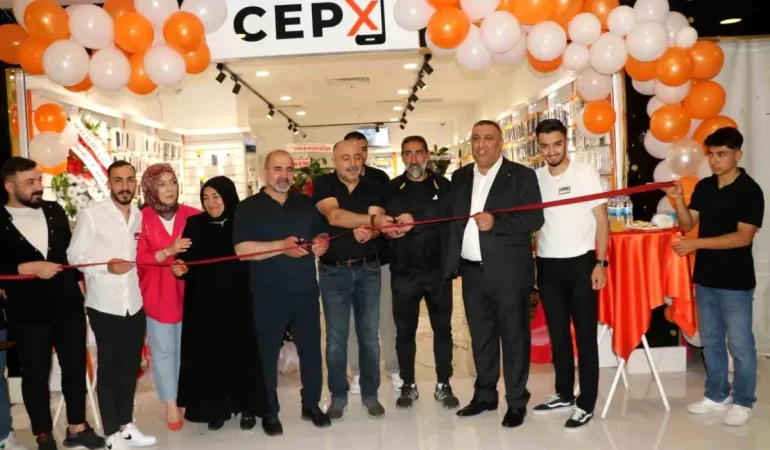 van-da-cep-x-telefon-magazasi-acildi-18666154_amp.jpg