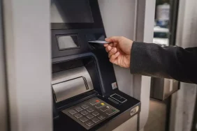 atm-lerde-yeni-donem-bunu-yapmayan-para-18872786_9365_amp.jpg