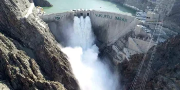 turkiye-nin-en-yuksek-barajindan-8-4-milyarli-18824580_amp.jpg