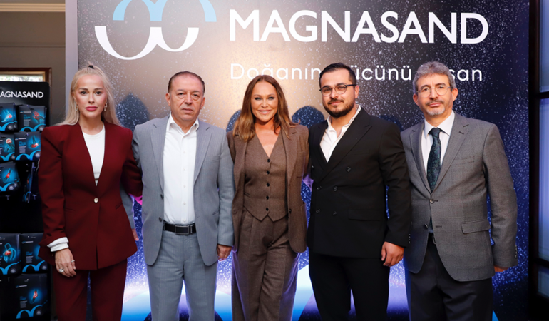 Etkinlik Görseli-Helin Avşar-Ali Çetmen- Hülya Avşar-Emre Gökmen-Mahmut Tokaç