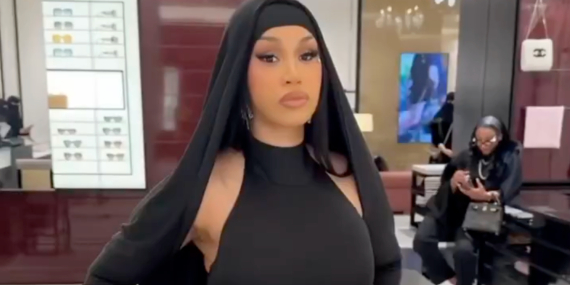 Cardi B. Riyad’da: ‘Helal B. geldi’!