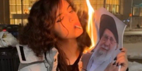 Iran’da Kadınlardan Hamaney’e Ateşli Tepki!