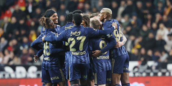 Fenerbahçe, Rizespor’u Yenerek Liderliğe Koşuyor!