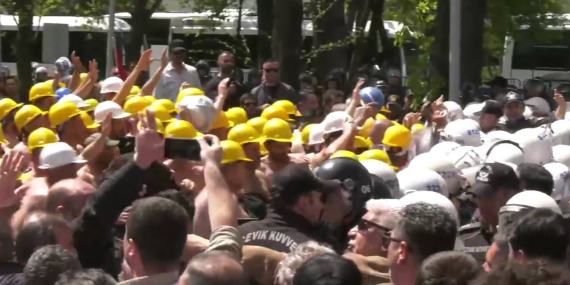 Açlığın ve Onurun Sesi: Madenciler Enerji Bakanlığı Yolunda