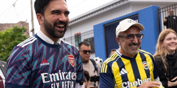 Ulukaya ve Mamdani, çocuklarla futbol oynadı!