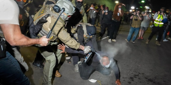 Newark’ta Gözaltı Protestosuna Polis Müdahalesi!