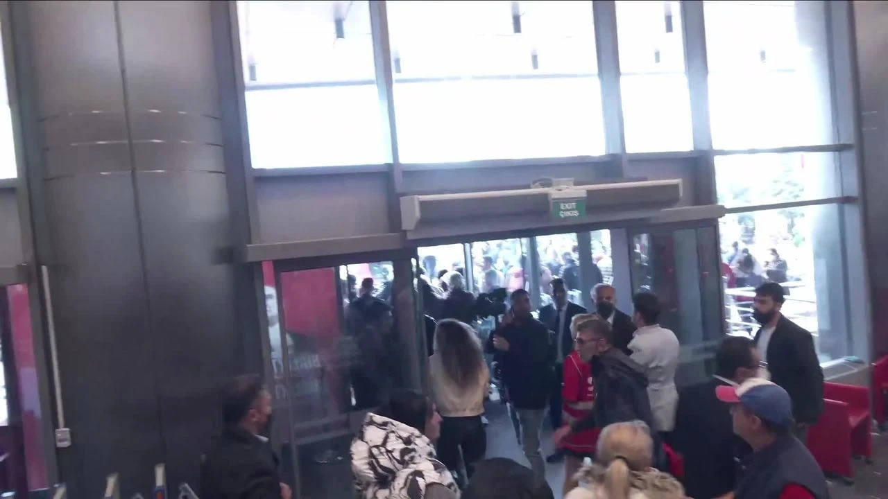 CHP Genel Merkezi'ne Polis Müdahalesi!