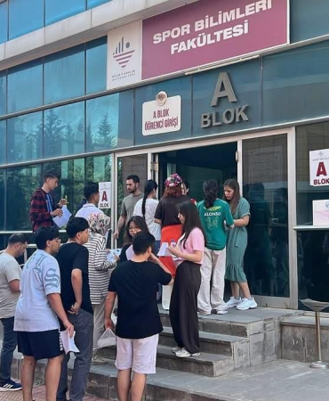 kiliste-adaylar-gelecekleri-icin-ter-doktu_9966ce34cc_amp.jpg